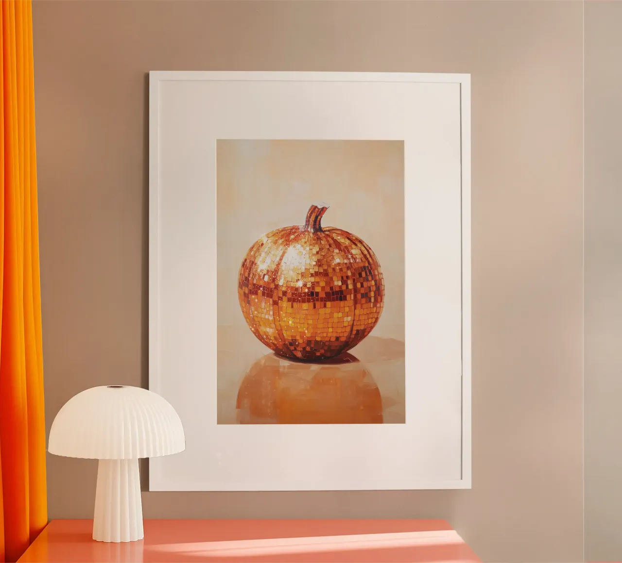 Zucca a palla da discoteca poster con telaio in legno da Melloi Art Print