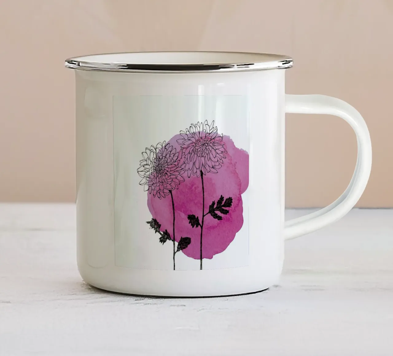 Chrysanthemum tazza in smalto da Morgan Kendall