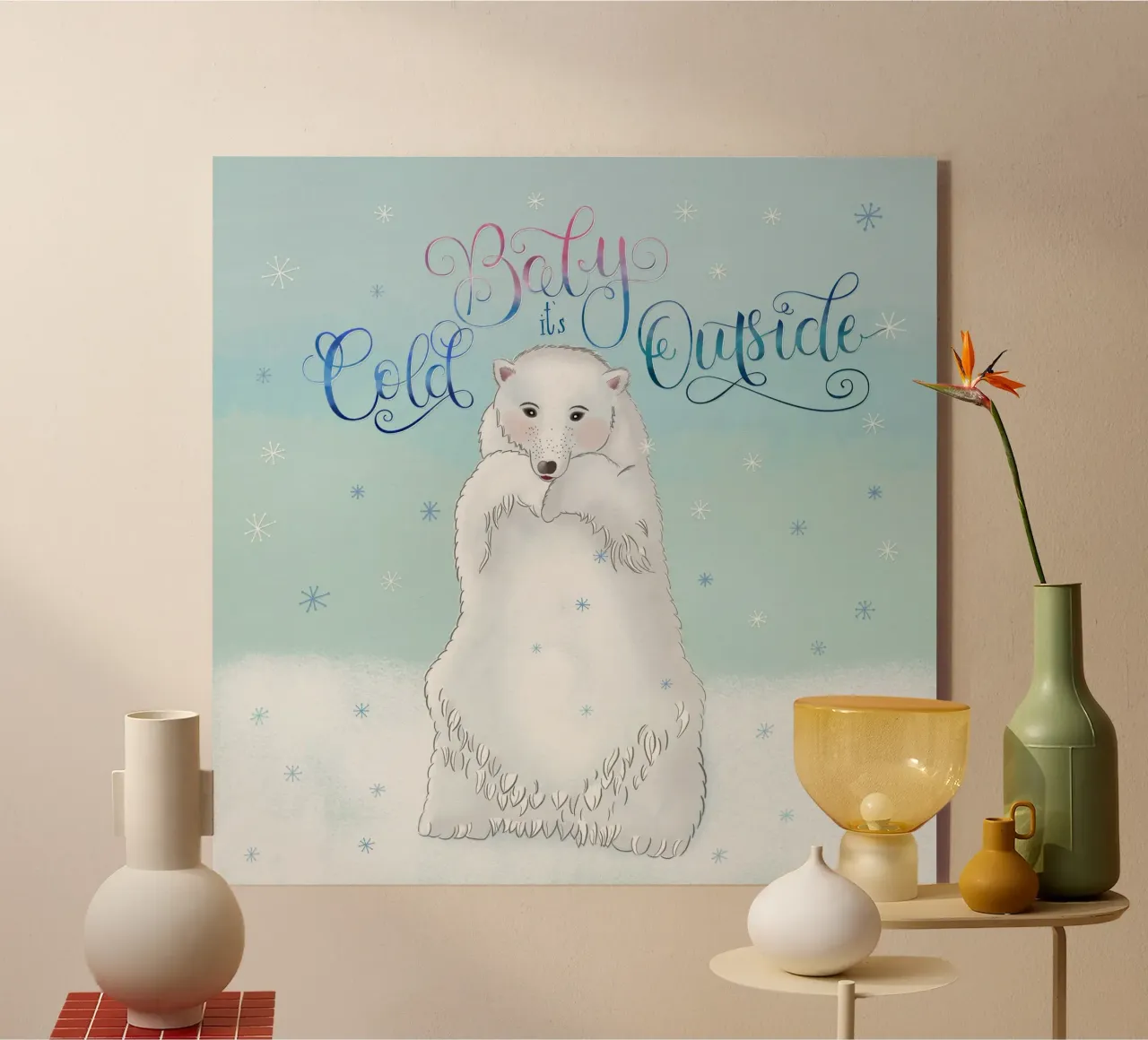 Piccolo, fuori fa freddo. Simpatico orso polare in piedi nella neve. plexiglass da CalliLetters