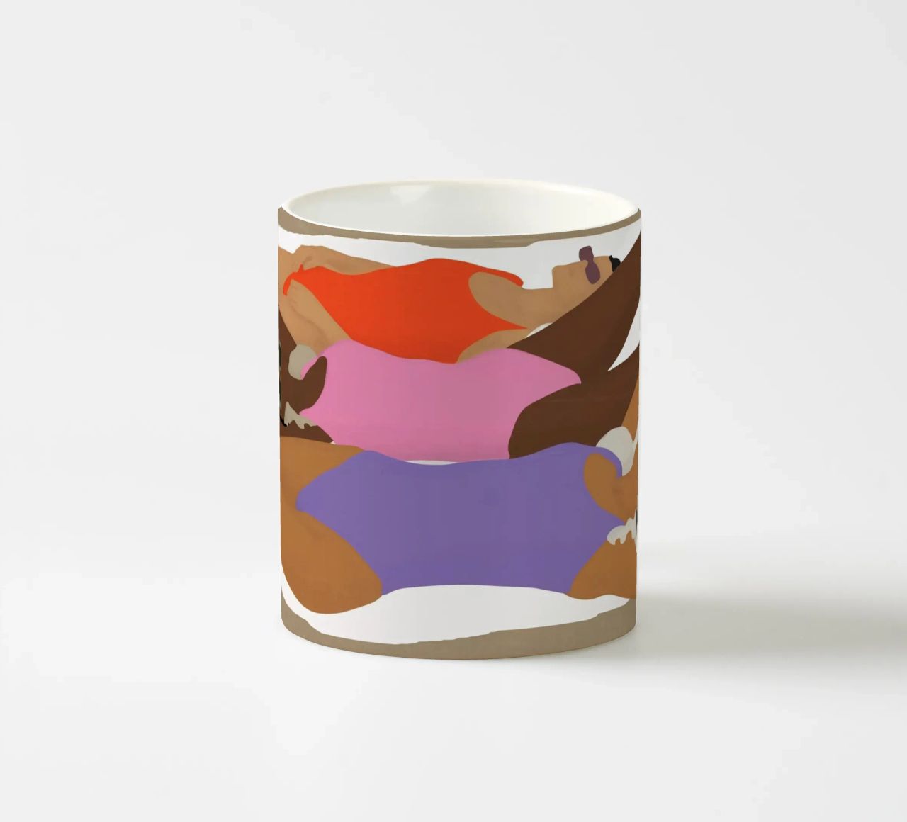 Ragazze sulla spiaggia tazza in ceramica da Urban Art Draw