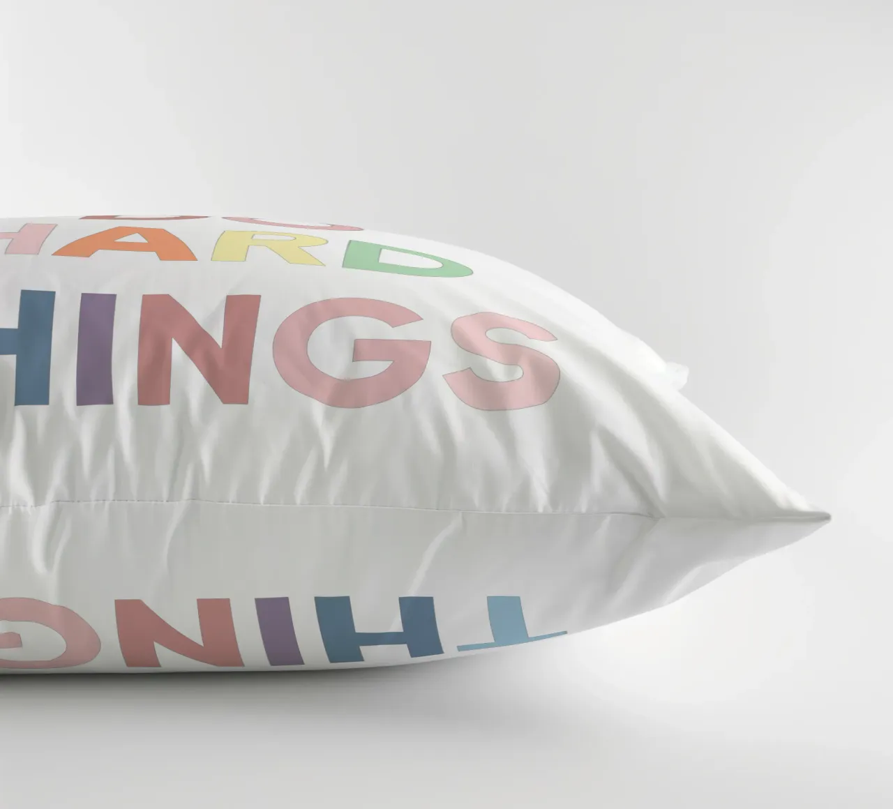 Je peux faire des choses difficiles, Affirmation Rainbow Print coussin de Little Lola