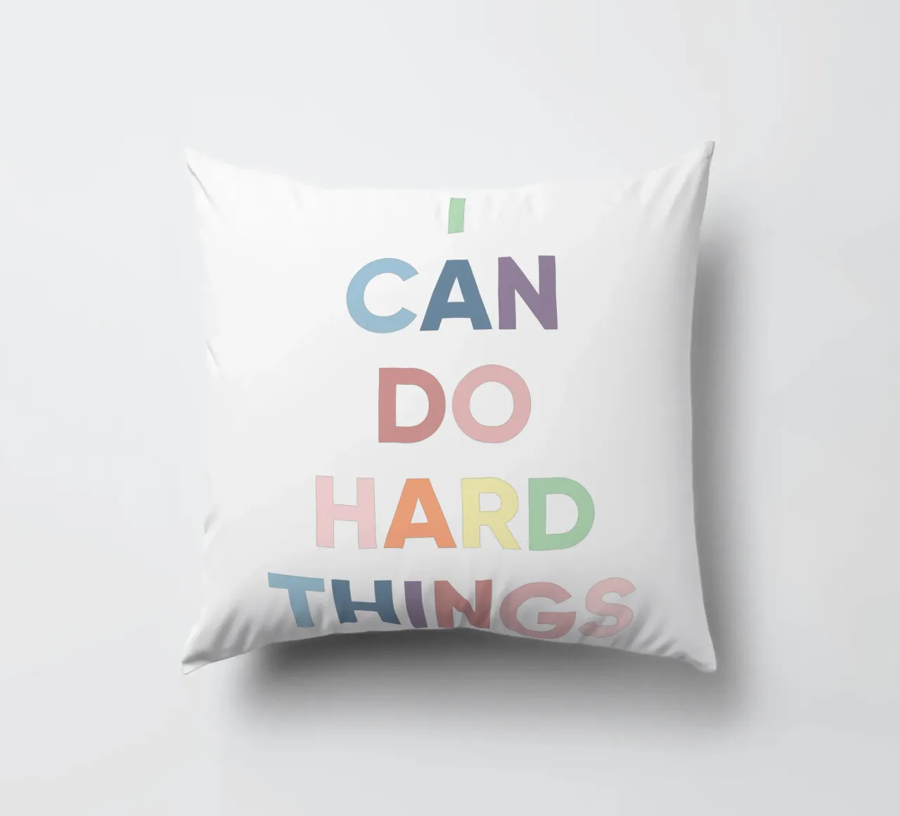 Je peux faire des choses difficiles, Affirmation Rainbow Print coussin de Little Lola