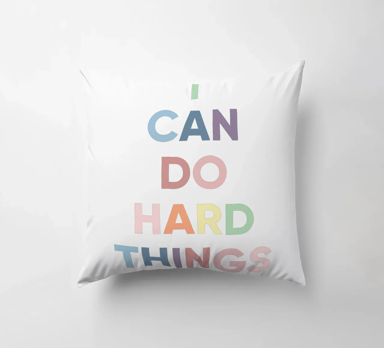 Je peux faire des choses difficiles, Affirmation Rainbow Print coussin de Little Lola