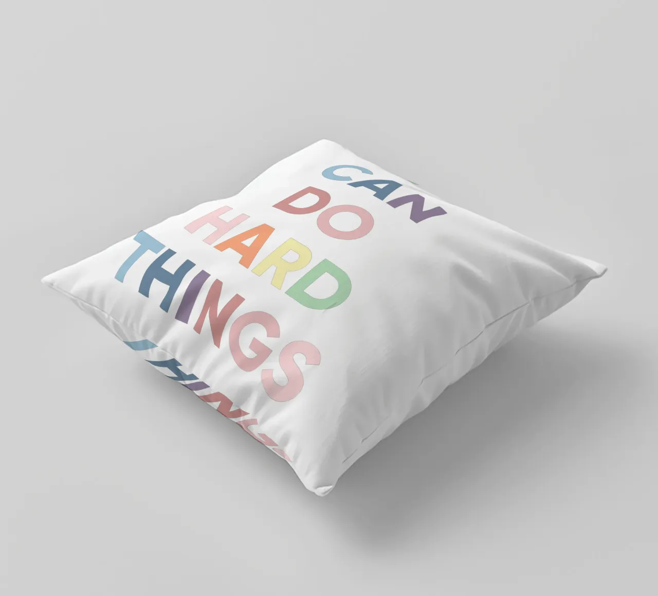 Je peux faire des choses difficiles, Affirmation Rainbow Print coussin de Little Lola
