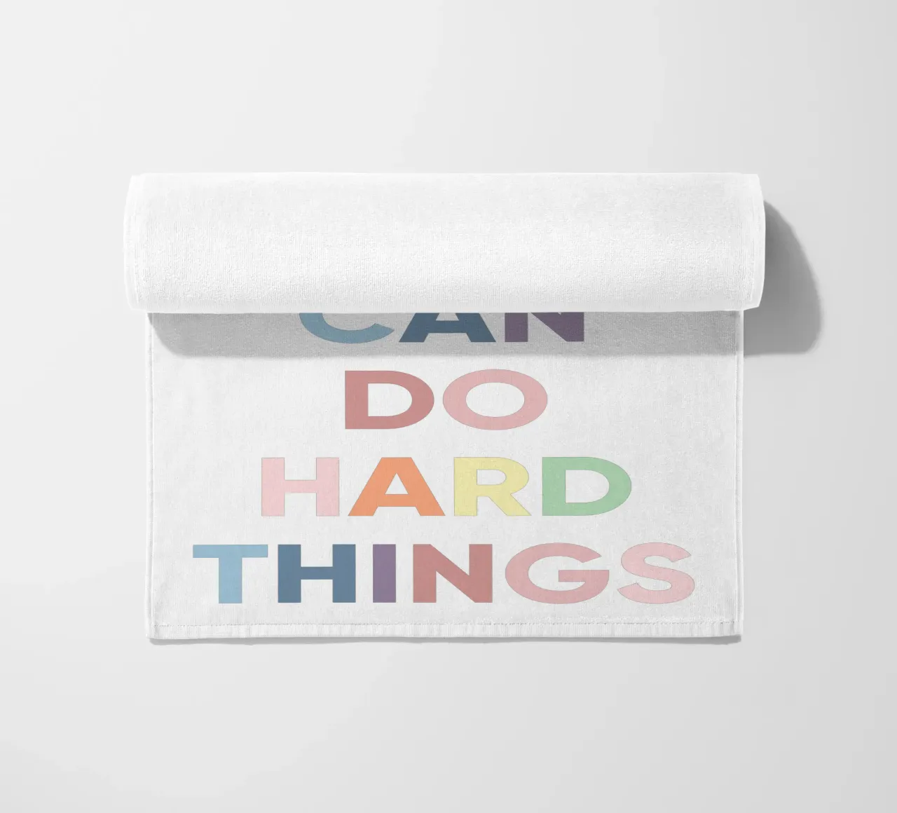 Je peux faire des choses difficiles, Affirmation Rainbow Print serviette de plage de Little Lola