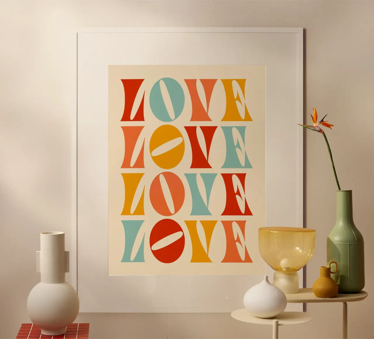 Ripetizione retrò "Love" - Tipografia rossa, arancione e gialla, poster con telaio in plastica da Dominique Vari Words