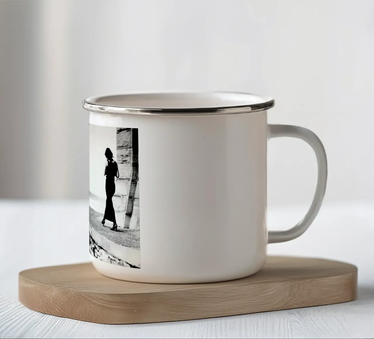 Ladylike tazza in smalto da Sophie Etchart