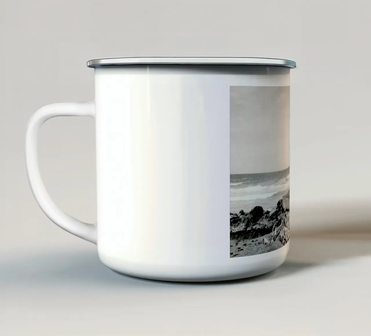 Ladylike tazza in smalto da Sophie Etchart