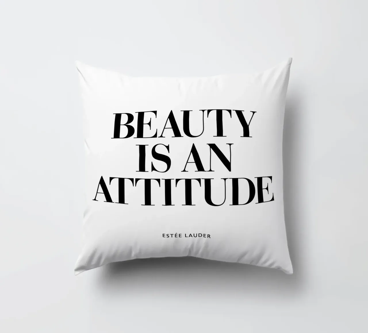La bellezza è un atteggiamento cuscino da THE MOTIVATED TYPE