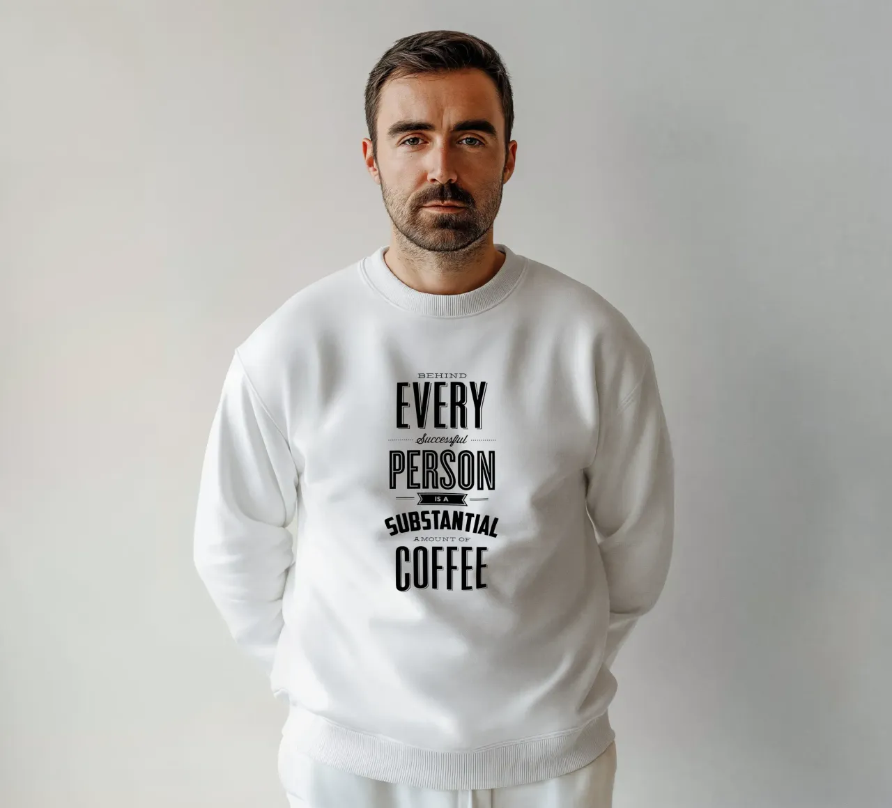 Dietro ogni persona di successo c'è un caffè Typografie Design felpa da THE MOTIVATED TYPE