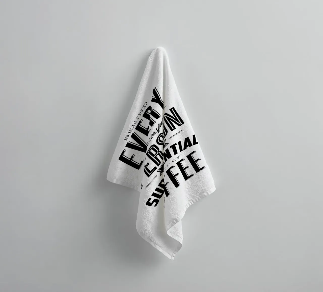 Dietro ogni persona di successo c'è un caffè Typografie Design asciugamano da bagno da THE MOTIVATED TYPE