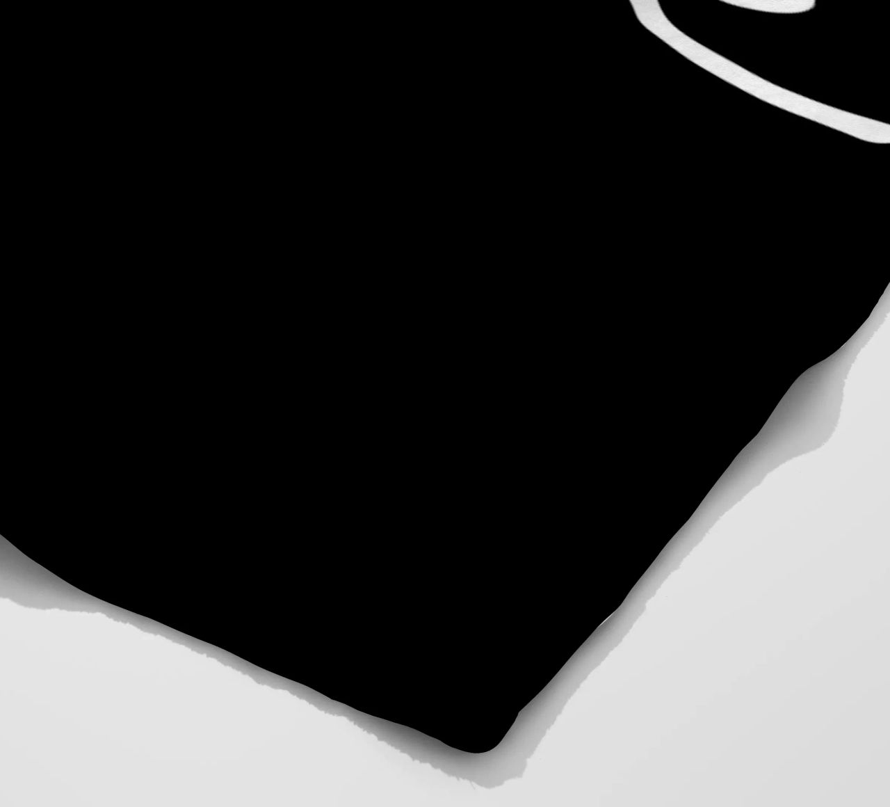 Design tipografico Hustle in bianco e nero monocromatico coperta in pile da THE MOTIVATED TYPE