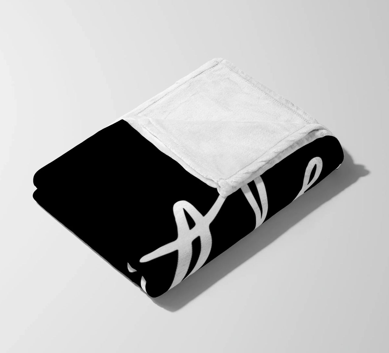 Design tipografico Hustle in bianco e nero monocromatico coperta in pile da THE MOTIVATED TYPE