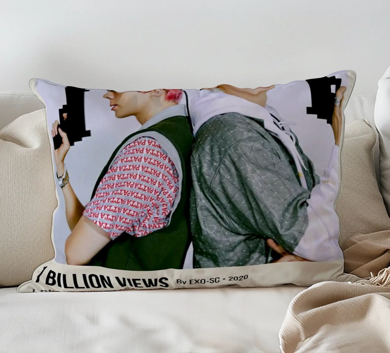 1 BILLION VIEWS By EXO-SC-2020 cuscino da SoundStudio