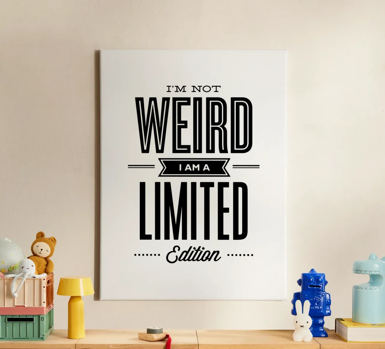 Non sono strano, sono un design tipografico in edizione limitata tela da THE MOTIVATED TYPE