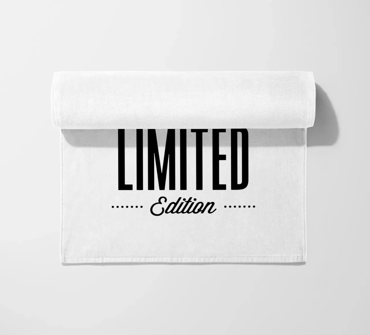 Non sono strano, sono un design tipografico in edizione limitata telo mare da THE MOTIVATED TYPE