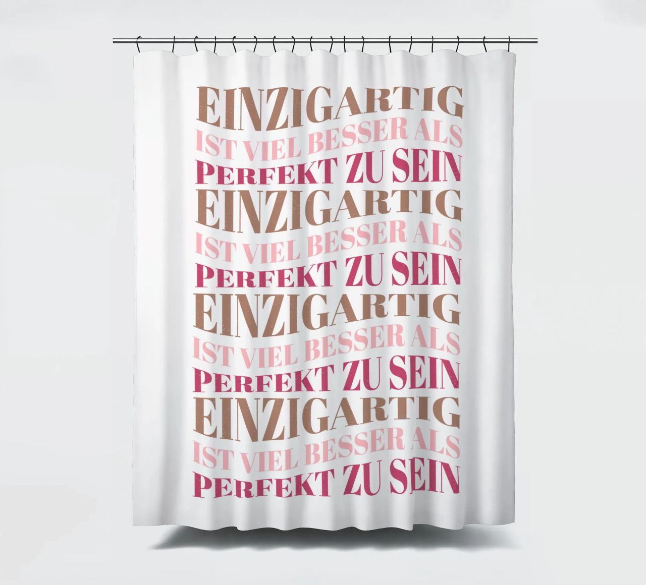 Einzigartig ist viel besser als perfekt zu sein. Motivation. Duschvorhang von CalliLetters