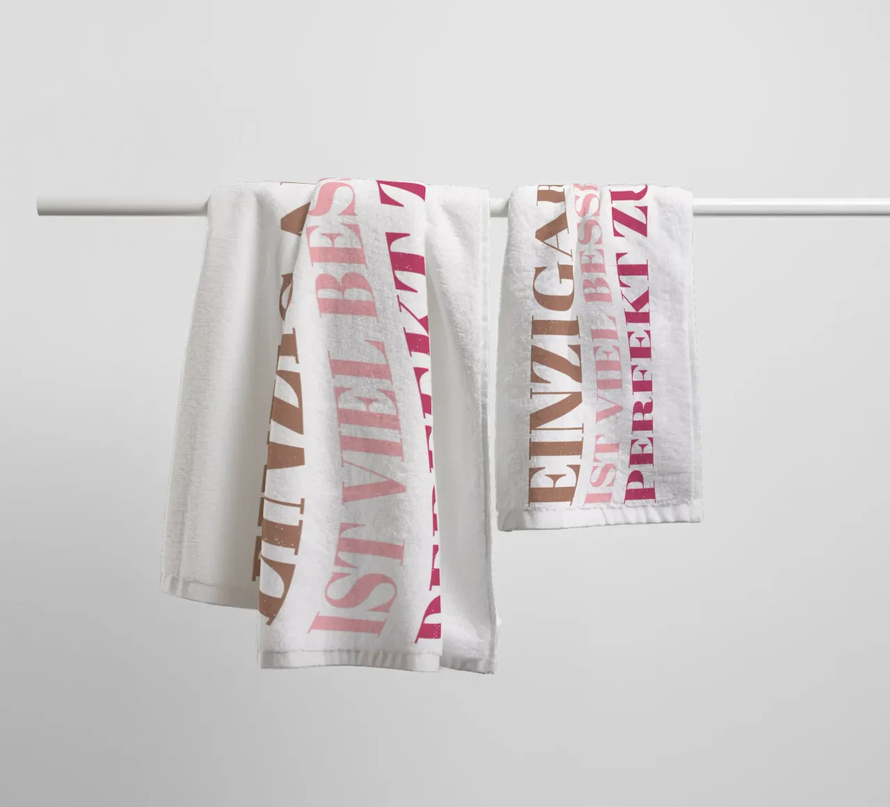 Unico è molto meglio di perfetto. Motivazione. asciugamano da bagno da CalliLetters