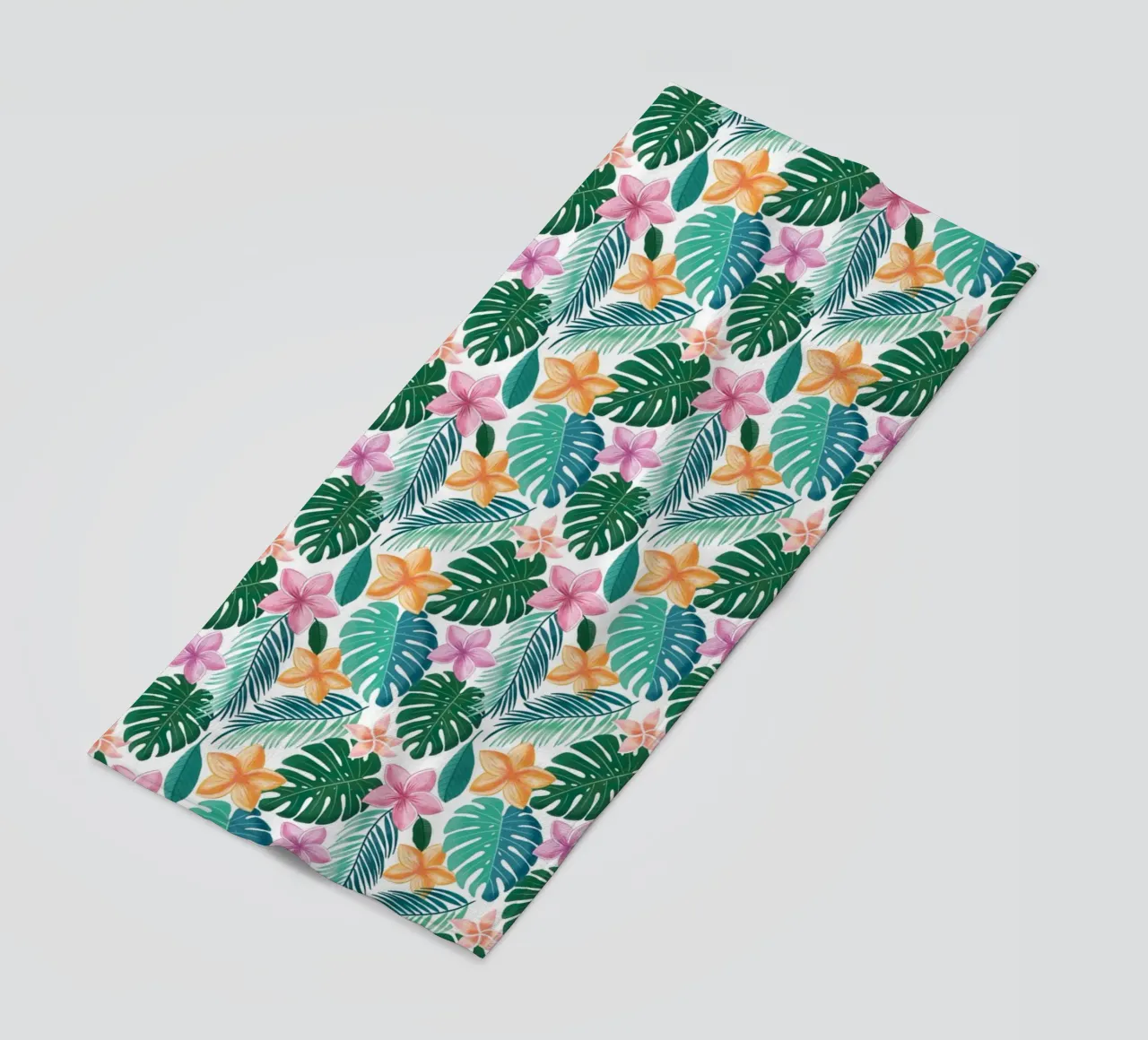 Sogno tropicale. Monstera, foglie di palma, fiori di plumeria. Esotico telo mare da CalliLetters