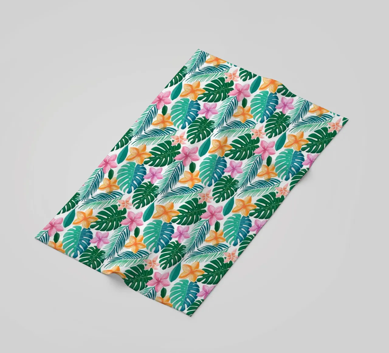Sogno tropicale. Monstera, foglie di palma, fiori di plumeria. Esotico telo mare da CalliLetters