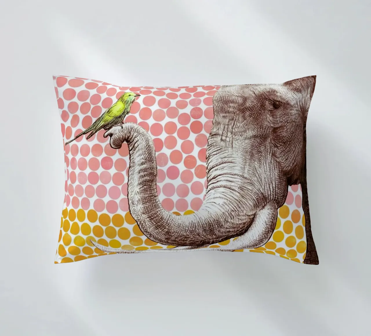 Elephant and Bird cuscino da Eric Fan