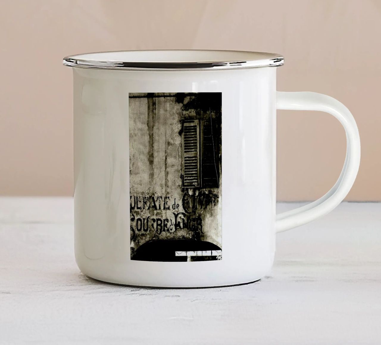 Past So Close tazza in smalto da Sophie Etchart