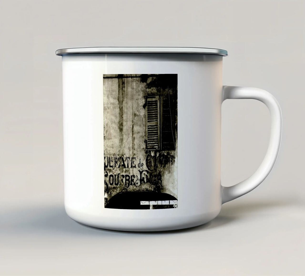 Past So Close tazza in smalto da Sophie Etchart
