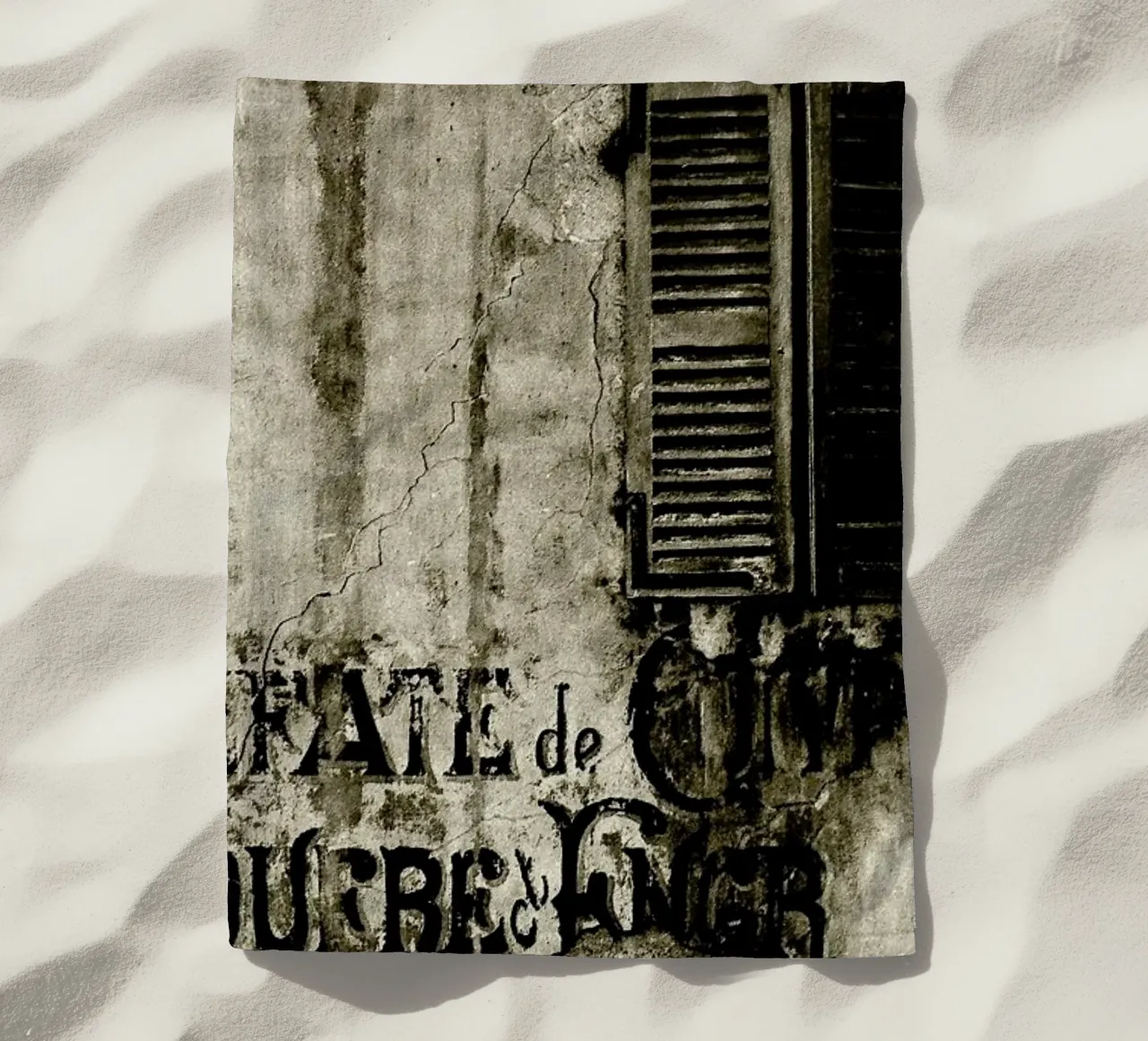 Past So Close telo mare da Sophie Etchart