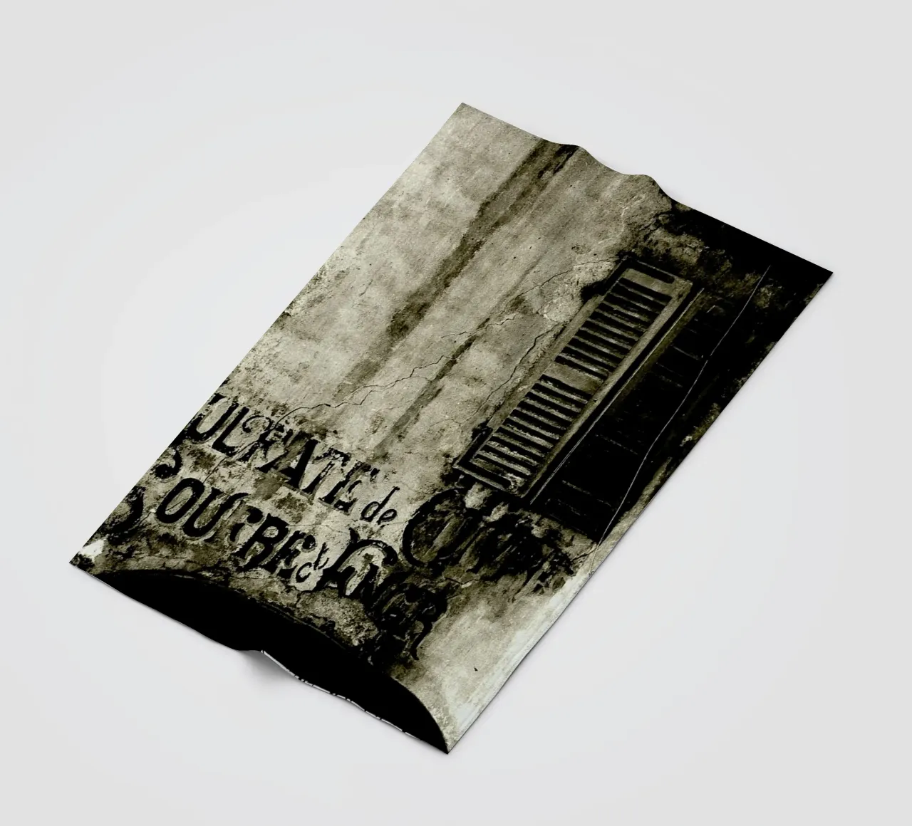 Past So Close coperta in pile da Sophie Etchart