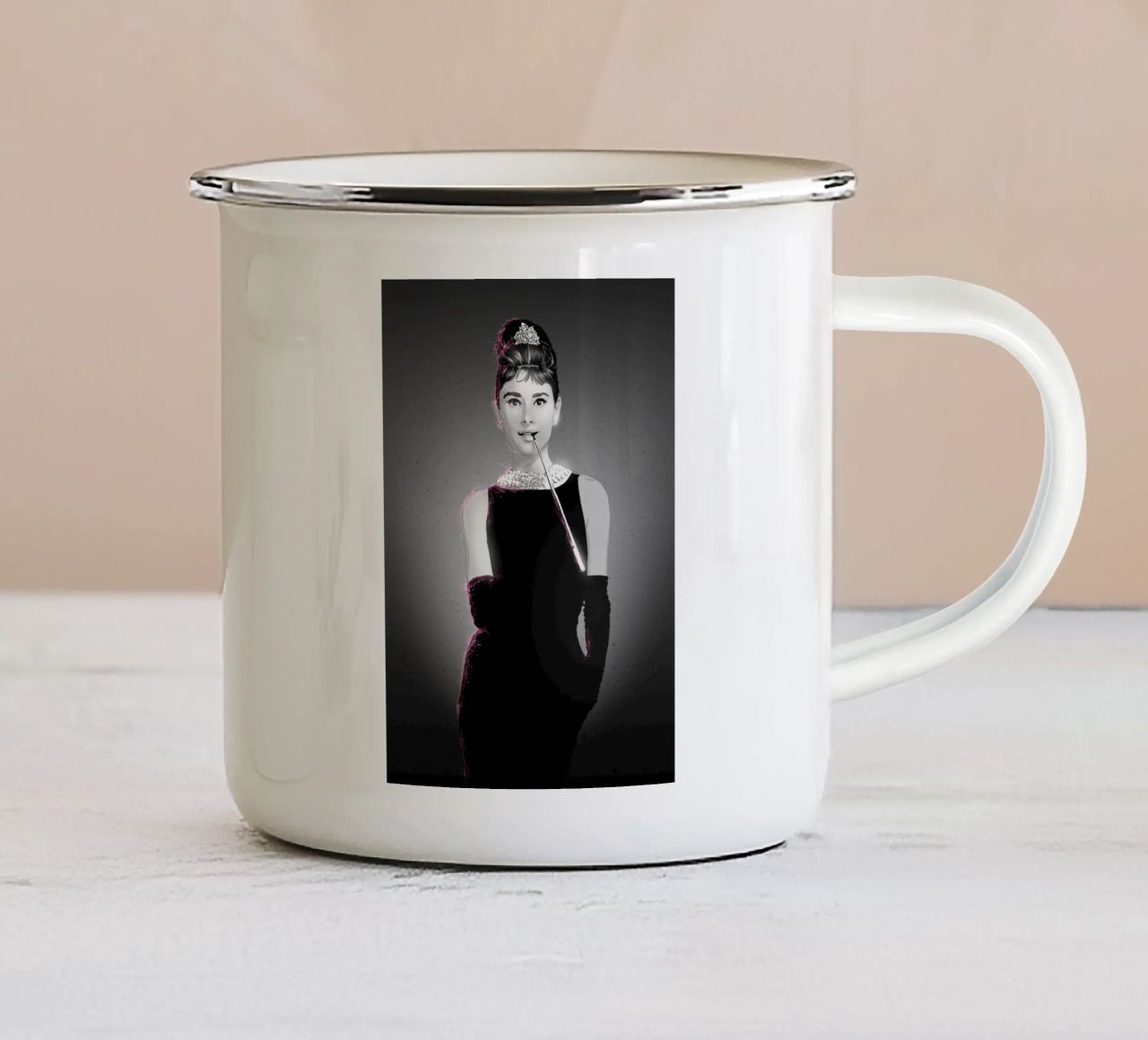 Audrey Hepburn tazza in smalto da nabakumov