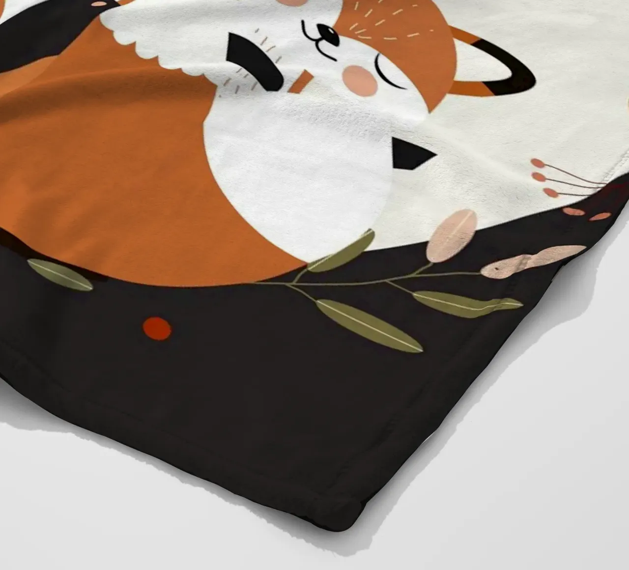 Fröhliche Fuchsfamilie – Harmonisches Waldtierdesign Fleecedecke von namosh
