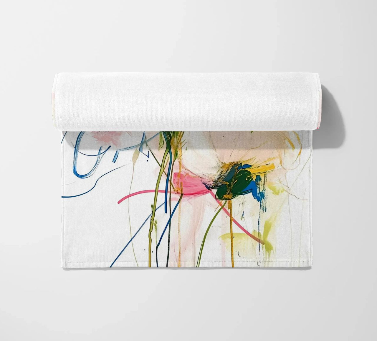 Abstrakte rosa Blumen Strandtuch von Olga Wildrose