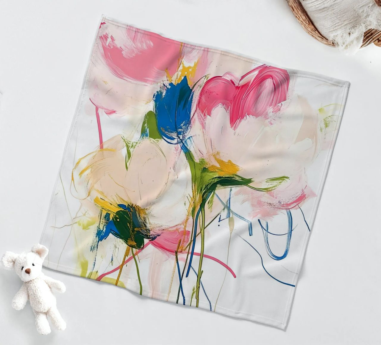 Abstrakte rosa Blumen Fleecedecke von Olga Wildrose