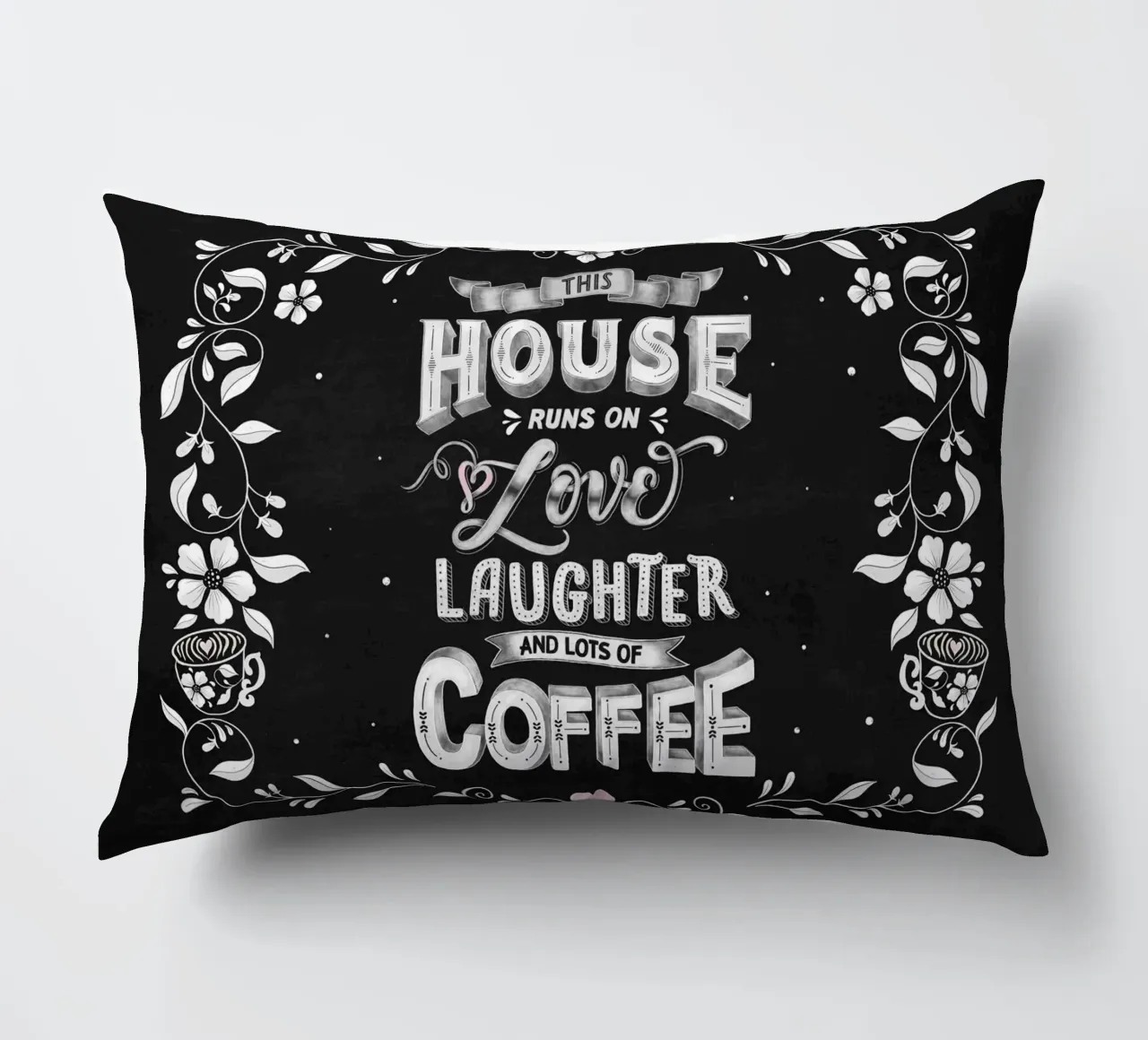Kreide Lettering: Questa casa funziona con l'amore, le risate e il caffè cuscino da CalliLetters