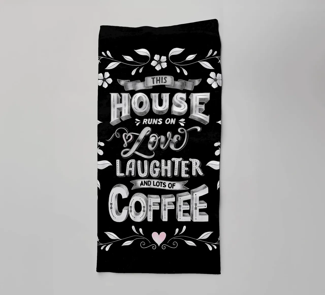 Kreide Lettering: Questa casa funziona con l'amore, le risate e il caffè asciugamano da bagno da CalliLetters