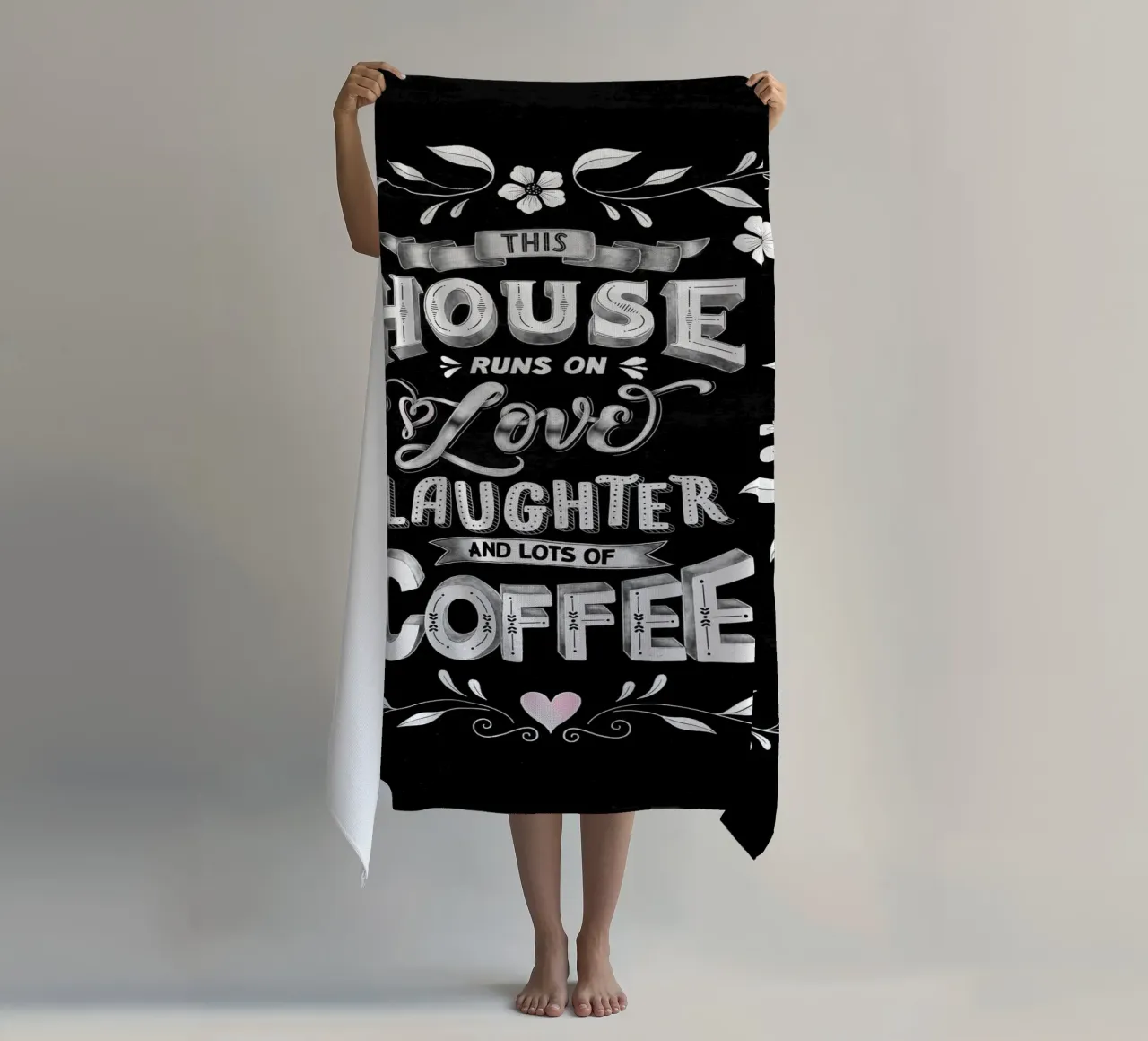 Kreide Lettering: Questa casa funziona con l'amore, le risate e il caffè telo mare da CalliLetters