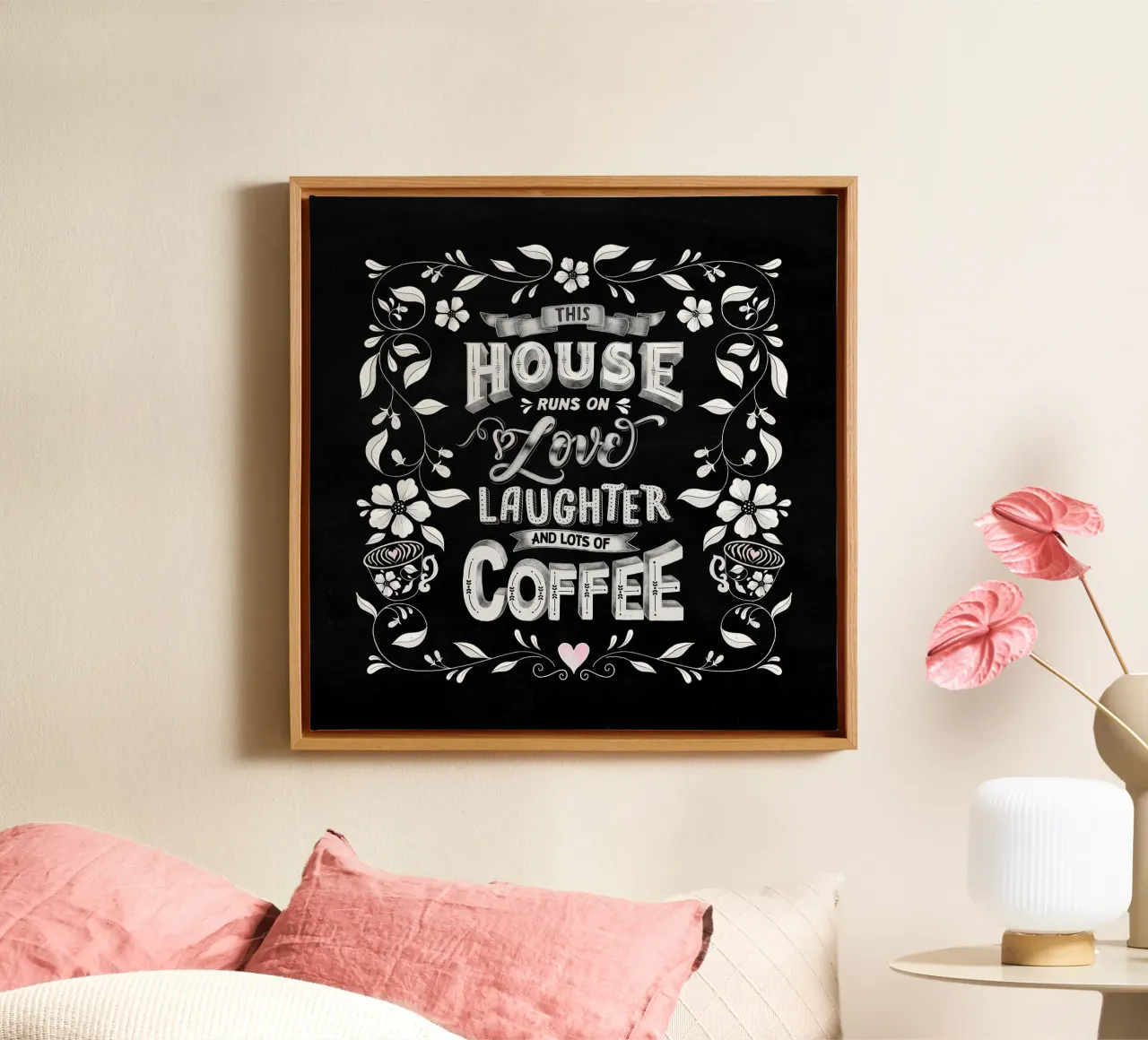 Kreide Lettering: Questa casa funziona con l'amore, le risate e il caffè tela con Cornice a cassetta da CalliLetters