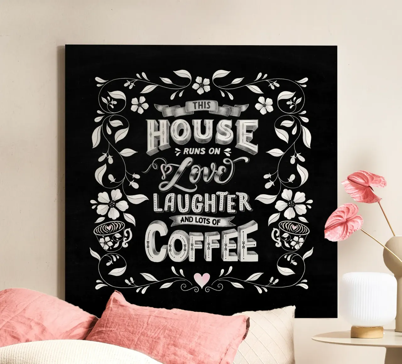 Kreide Lettering: Questa casa funziona con l'amore, le risate e il caffè tela con Cornice a cassetta da CalliLetters