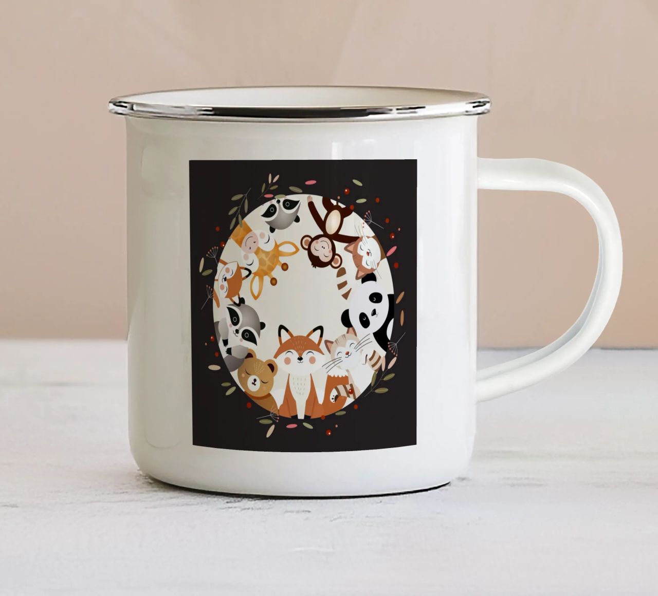 Des amis animaux joyeux dans un design circulaire mug en émail de namosh