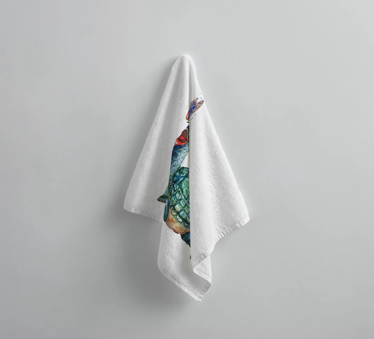 Turtle playing with a Butterfly towel by Illustration Raissa Oltmanns