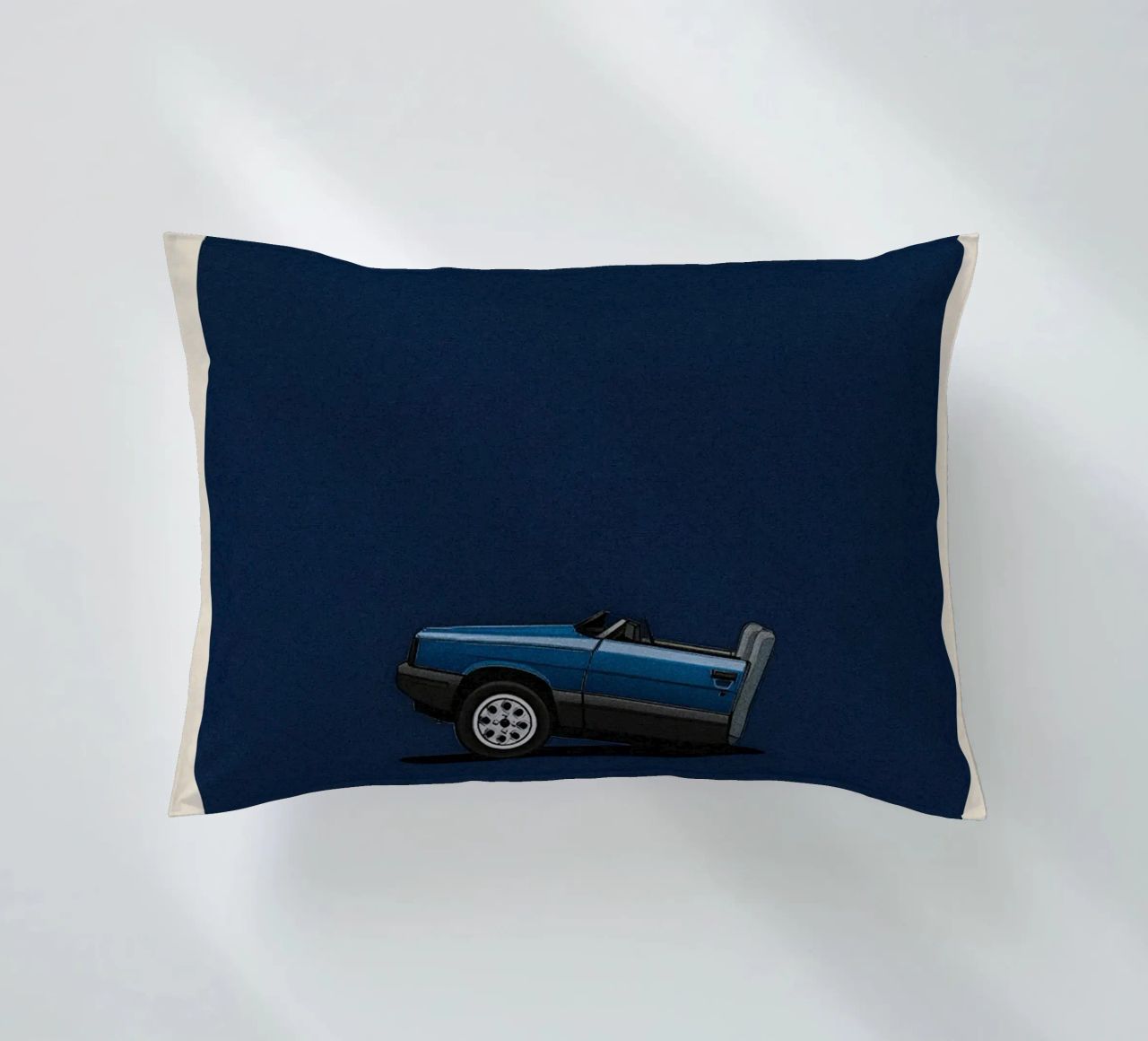 A View to a Kill car cuscino da TheArtstudio