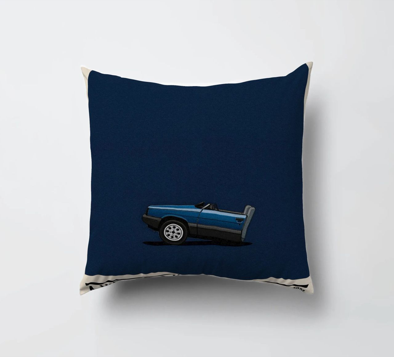 A View to a Kill car cuscino da TheArtstudio