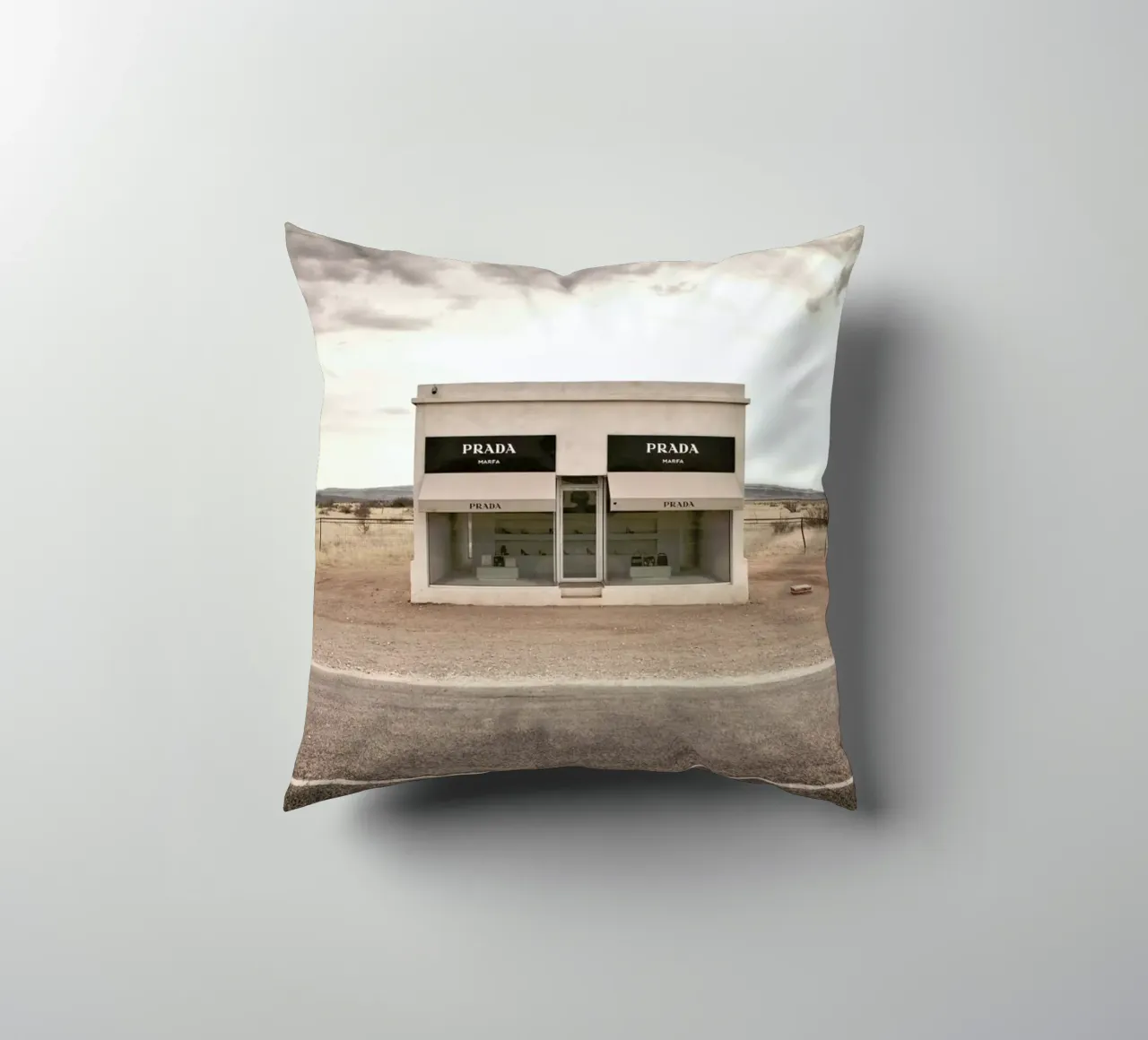 Prada Marfa cuscino da Marc Gruninger