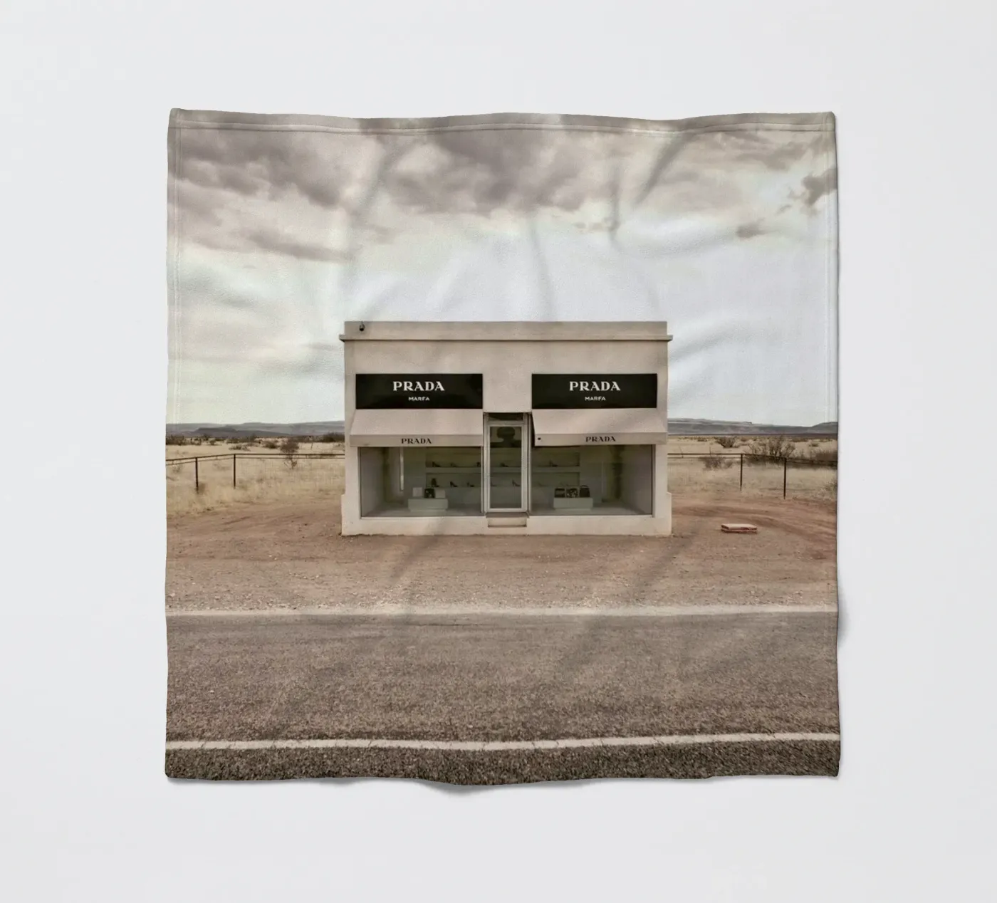Prada Marfa fleecedeken van Marc Gruninger
