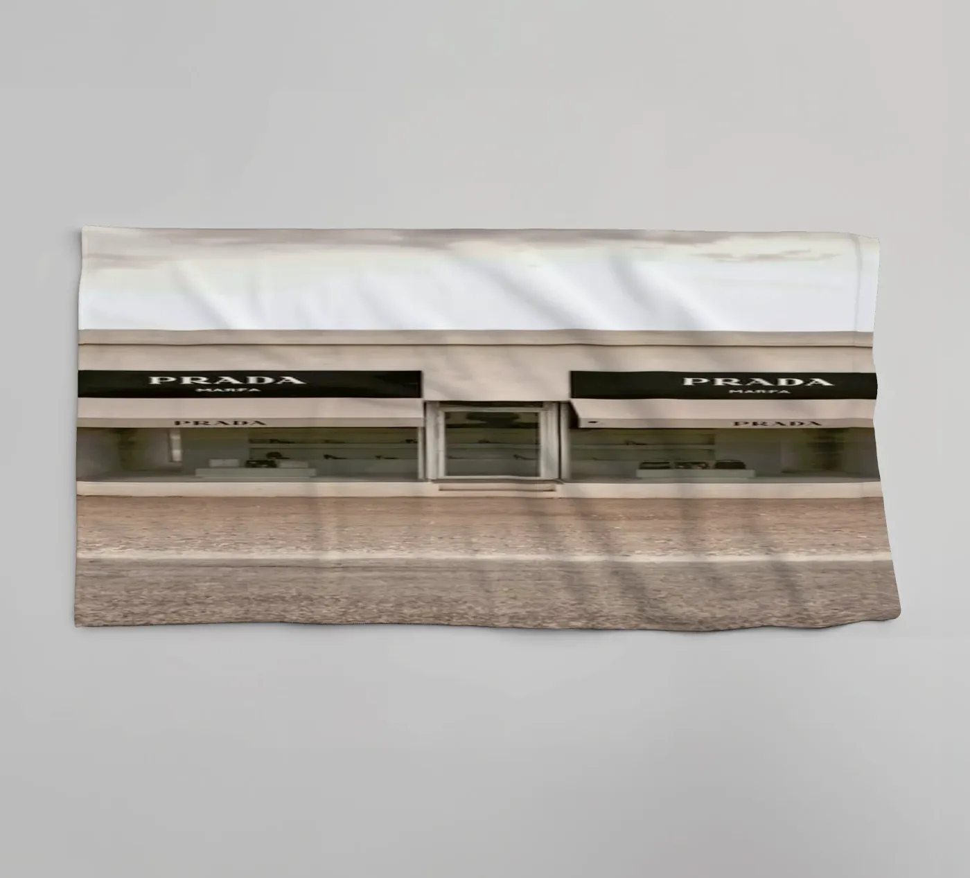 Prada Marfa badhanddoek van Marc Gruninger