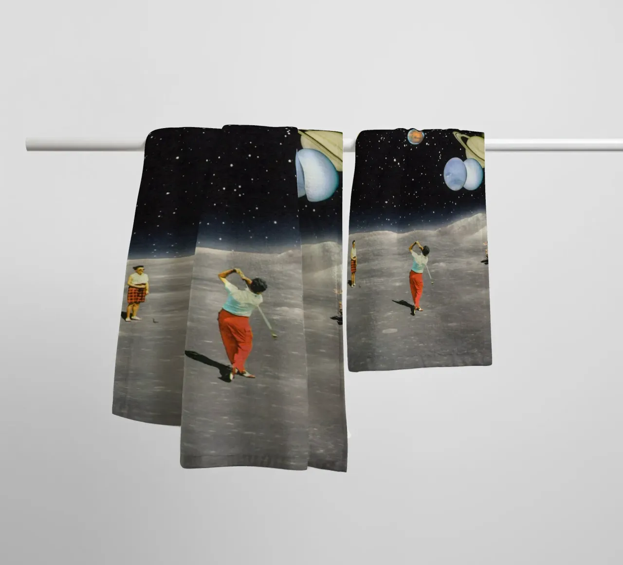 Golfing In Space towel by Taudalpoi