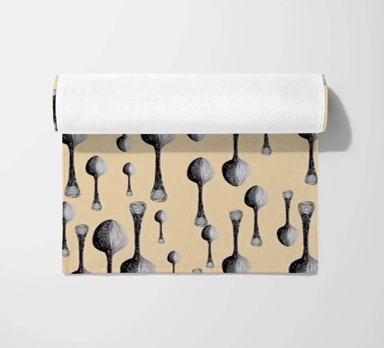 Spoon beach towel by Giulio Iurissevich