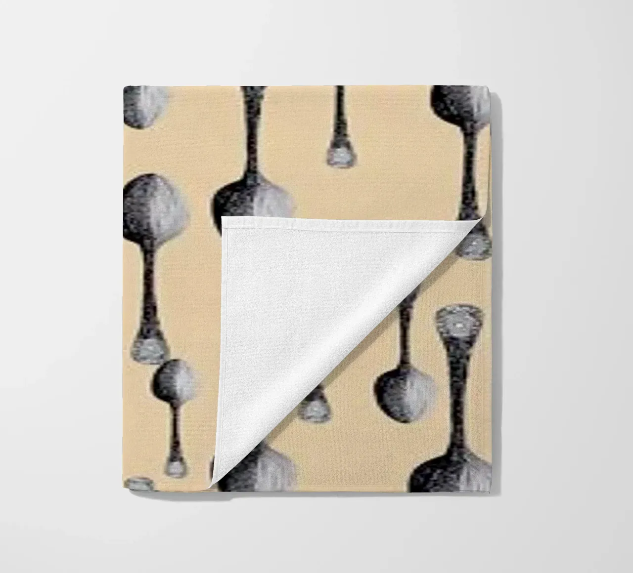 Spoon beach towel by Giulio Iurissevich