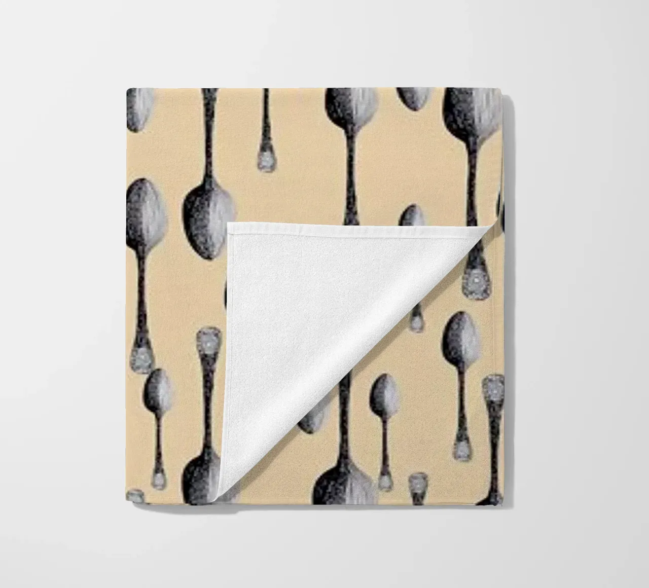 Spoon beach towel by Giulio Iurissevich