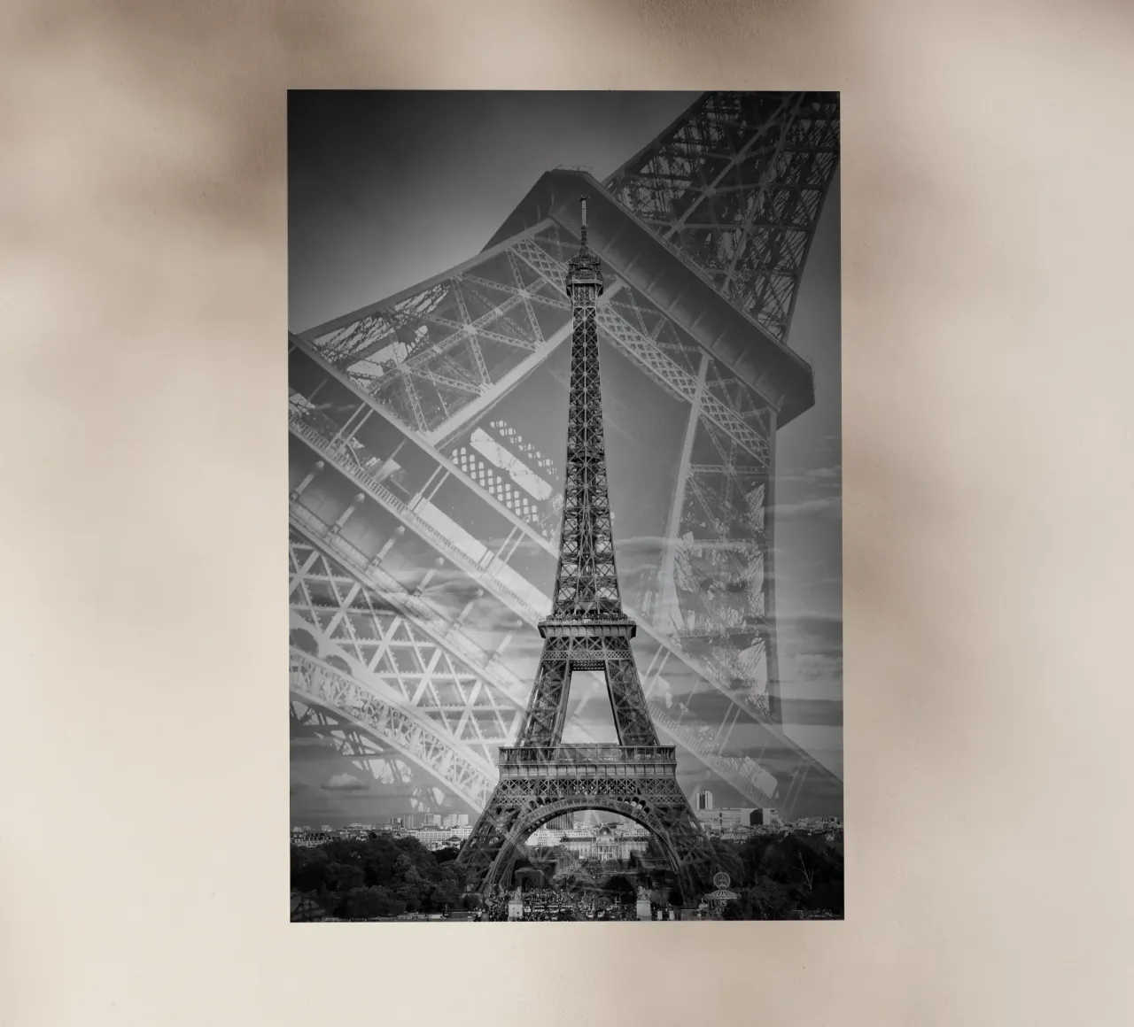 La doppia Torre Eiffel II | Monochrom pellicola backlit da Melanie Viola